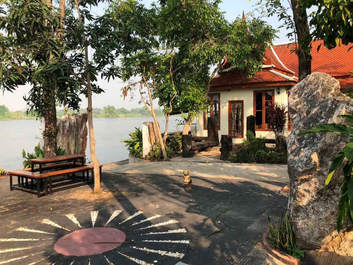 Ruen Thai Ban Rim Nam Kamphaeng Phet Exterior foto