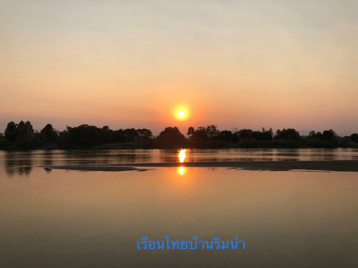 Ruen Thai Ban Rim Nam Kamphaeng Phet Exterior foto